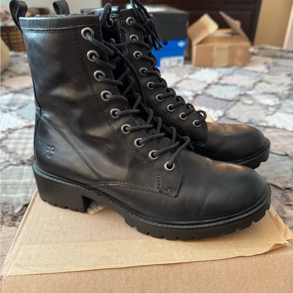 🖤 Frye Woman’s Black Lace-Up Combat Boots - Picture 2 of 8